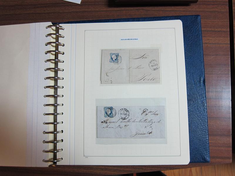 0019 (42).JPG -     Lote:    19      Marcofilia      Lotes Especiais       Descrição:         Portugal. Colecção especializada de carimbos de duplo círculo, tipo 1852, montada em 4 álbuns Lindner, com selos de diversas emissões e cartas, com estudo minucioso de cada marca. Lote a ver.         Lote       Valor Base:     &euro; 2.500,00     Valor Venda:     Retirado     